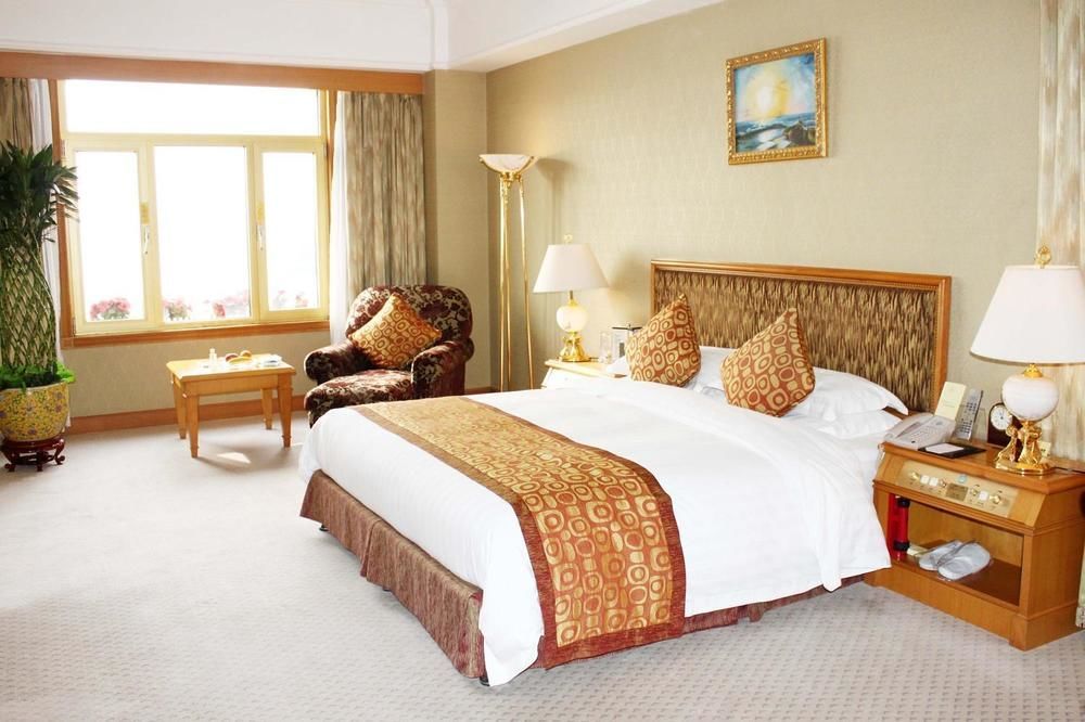 Qingdao Oceanwide Elite Hotel Exterior photo
